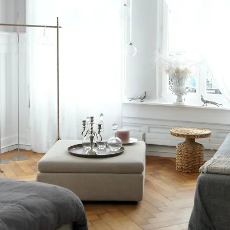 Ni Fravi Apartments, West