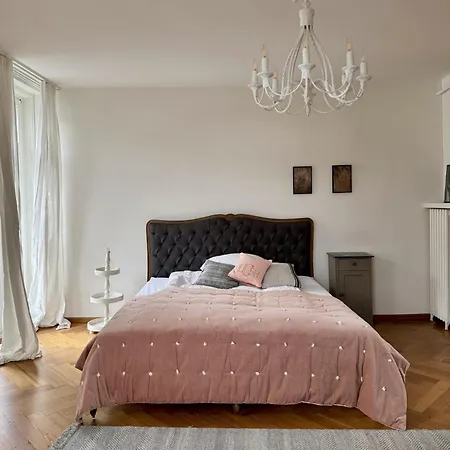 Ni Fravi Apartments, West