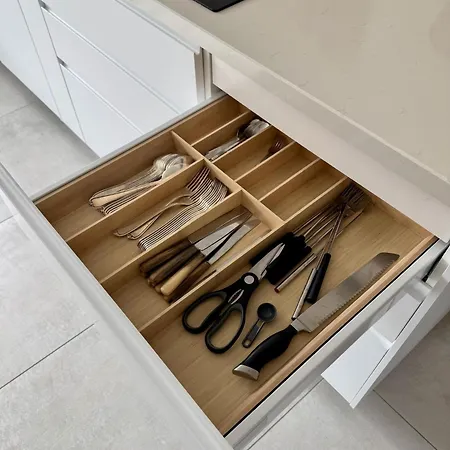 Ni Fravi Apartments, West