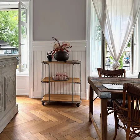 Ni Fravi Apartments, West