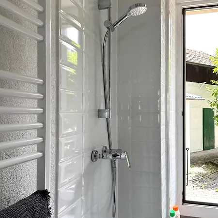 Ni Fravi Apartments, West דירה