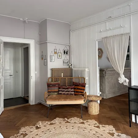 Ni Fravi Apartments, West Apartamento