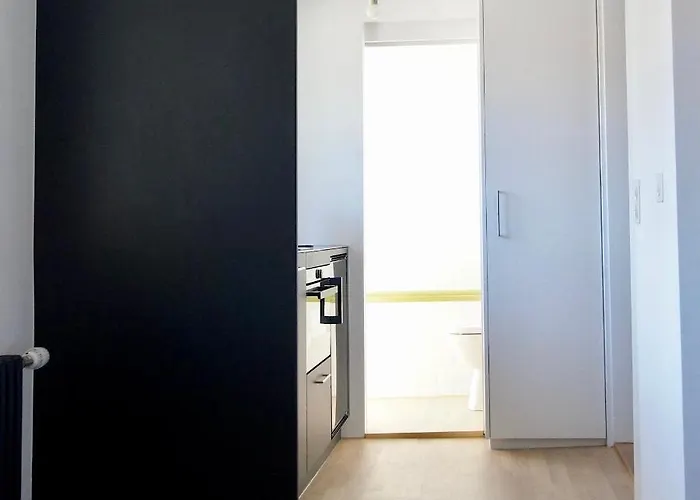 Ni Fravi Apartments, West Apartament *
