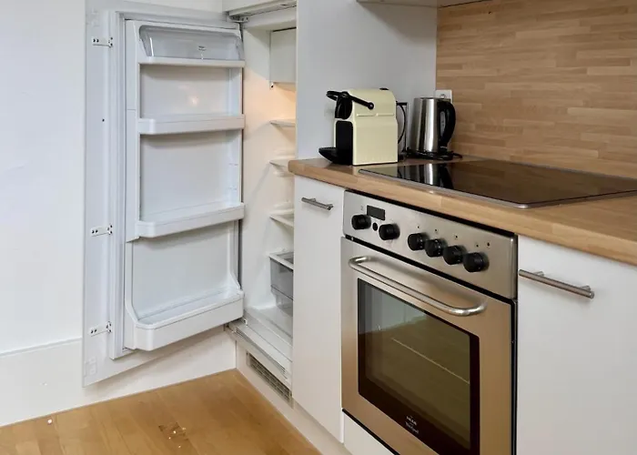 Ni Fravi Apartments, West Apartament *