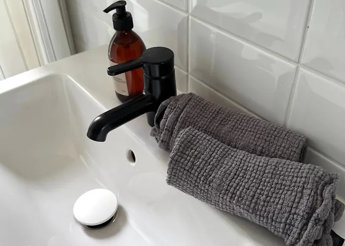 Ni Fravi Apartments, West Apartament