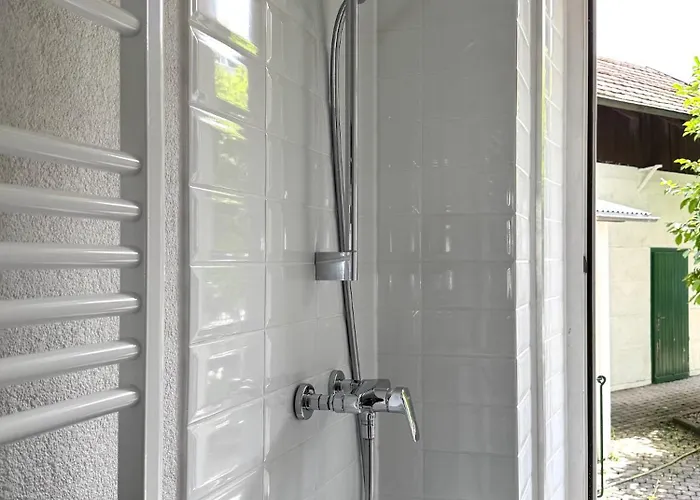 Ni Fravi Apartments, West Apartament