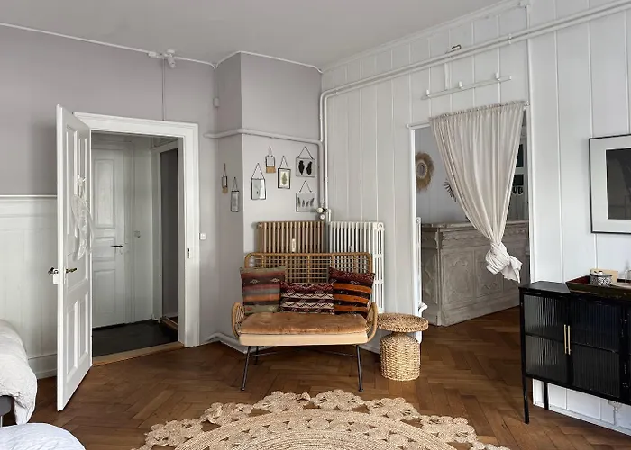 Ni Fravi Apartments, West Apartament